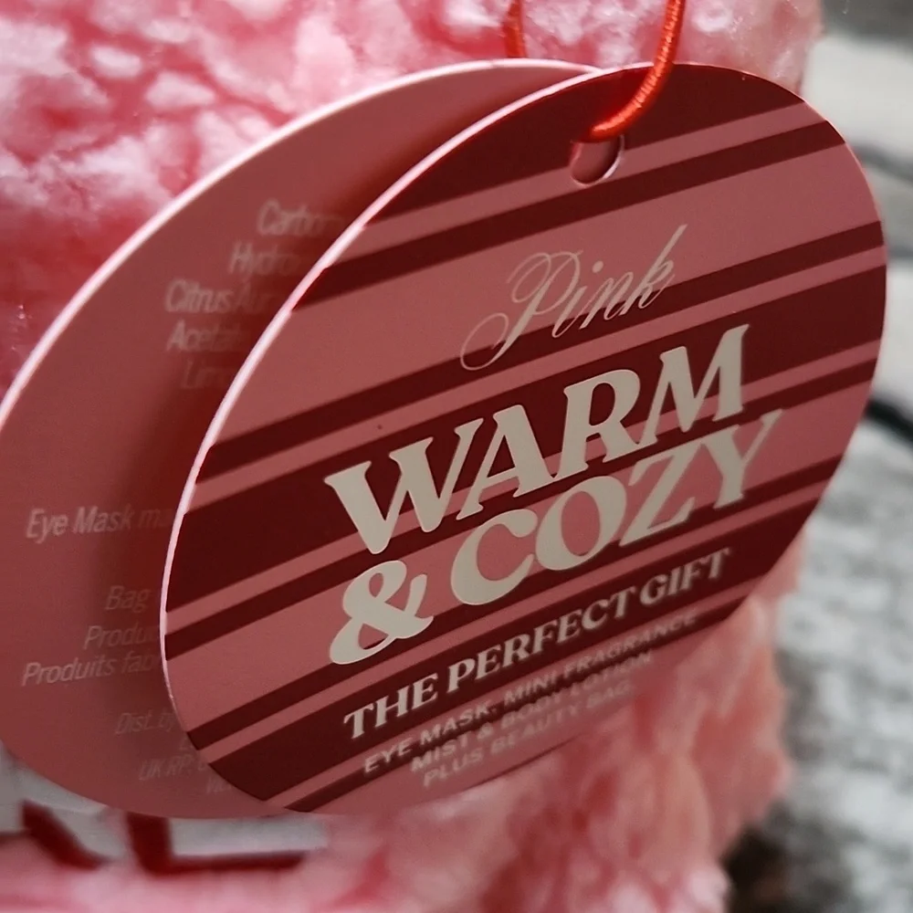 VS PINK WARM & COZY 4-PIECE PERFECT GIFT SET